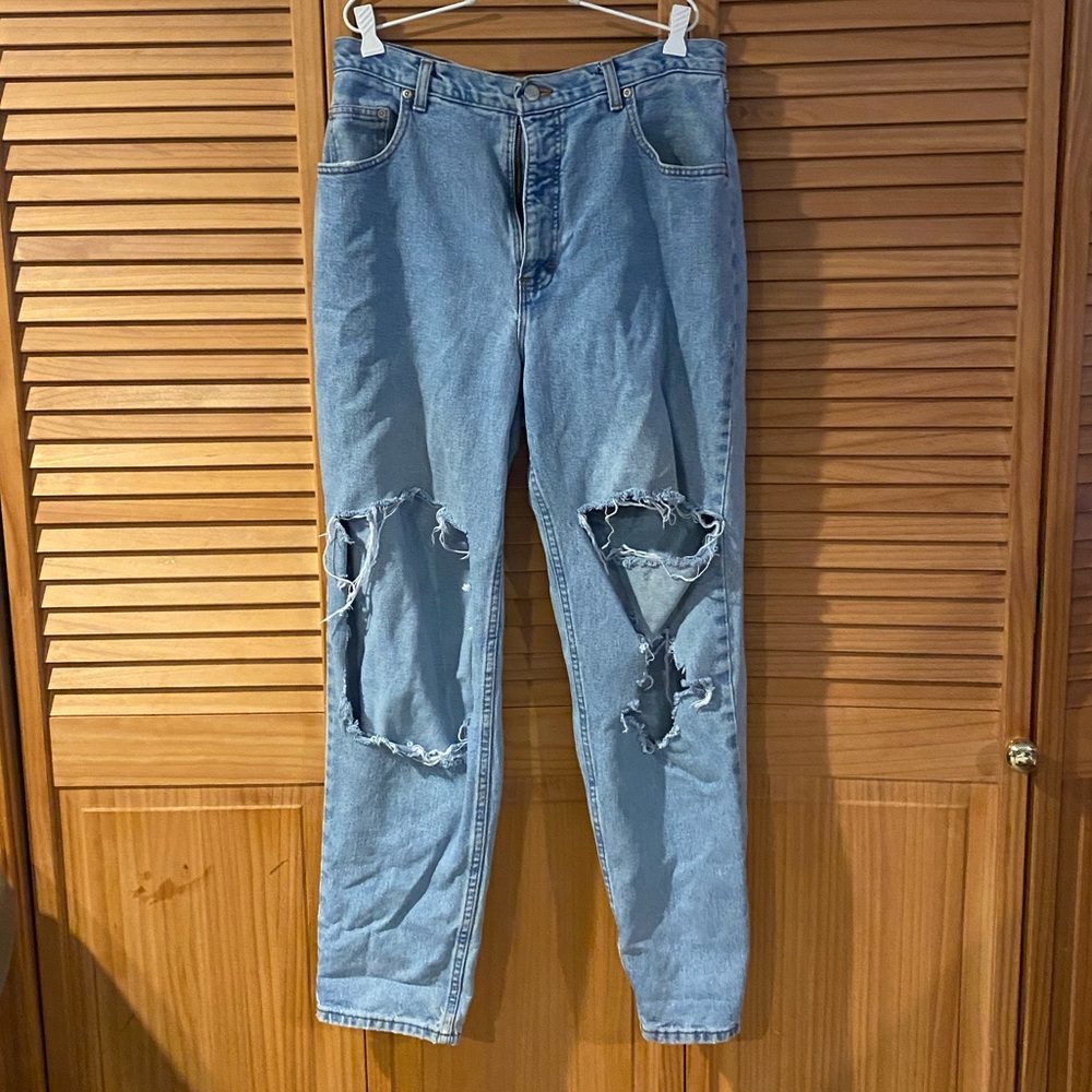 Loose Fitting Jeans with Holes